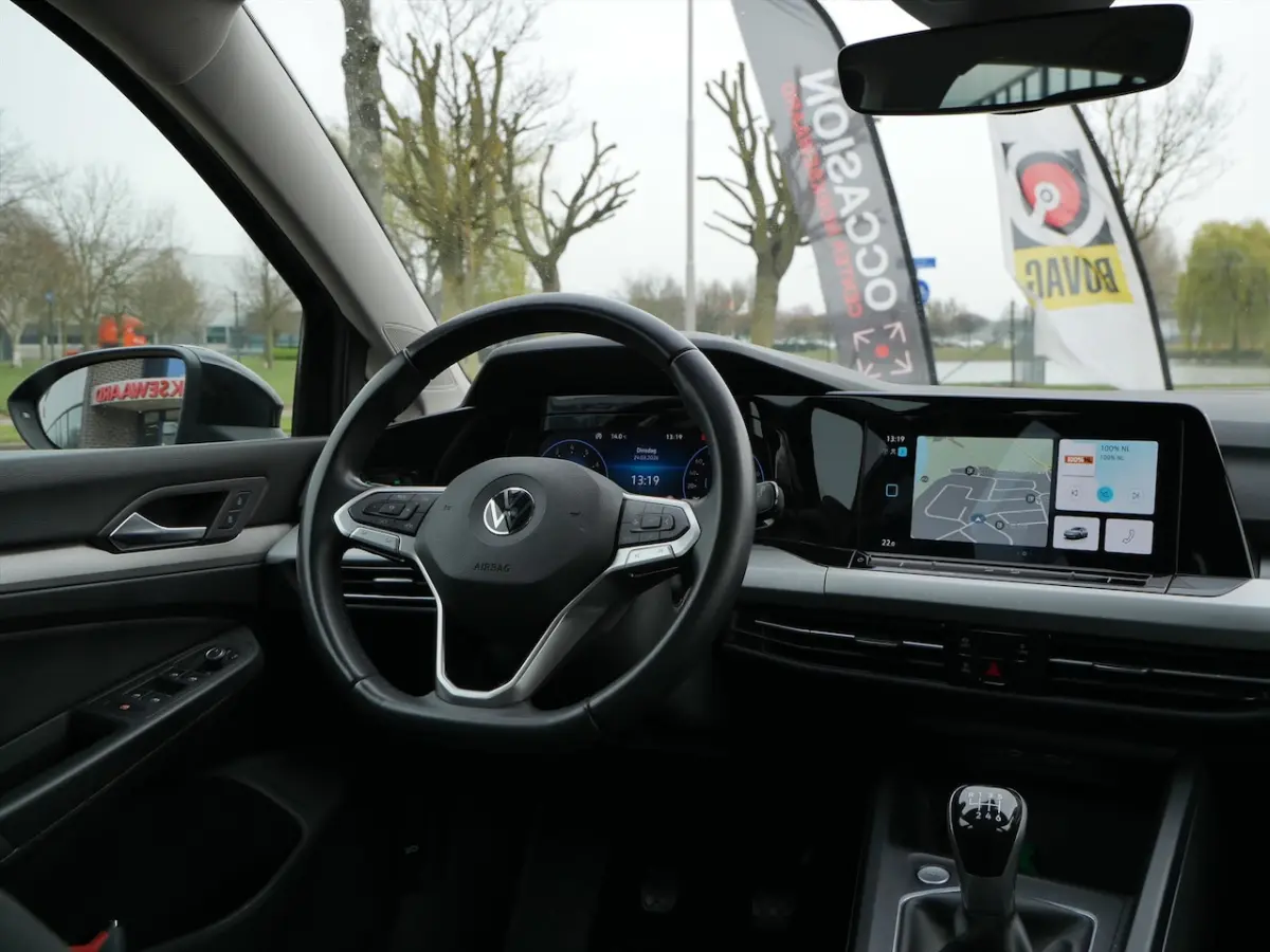 1.0 TSI 110pk Life | Camera | Carplay | Deep Black |