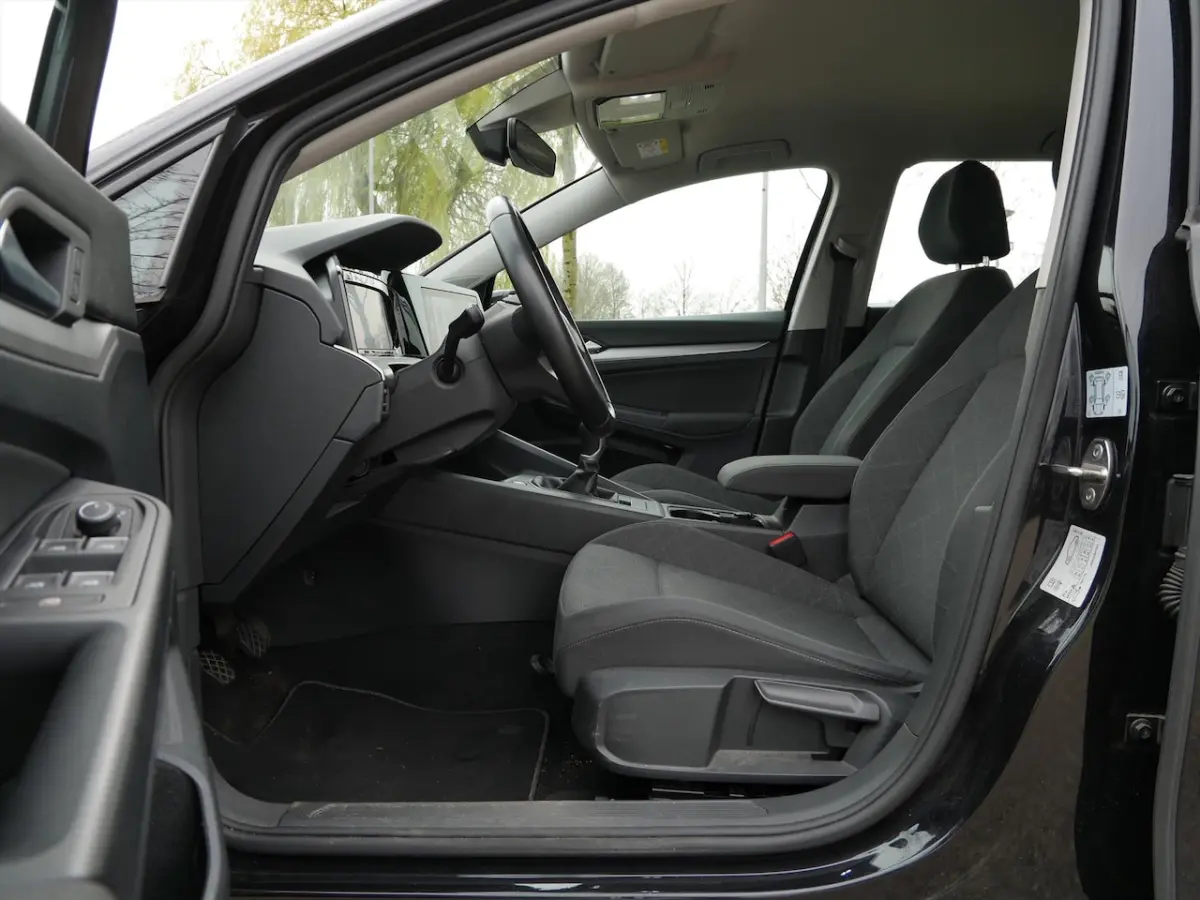 1.0 TSI 110pk Life | Camera | Carplay | Deep Black |