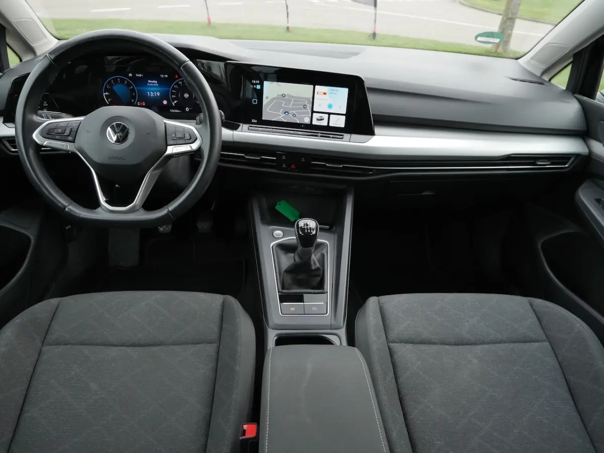 1.0 TSI 110pk Life | Camera | Carplay | Deep Black |