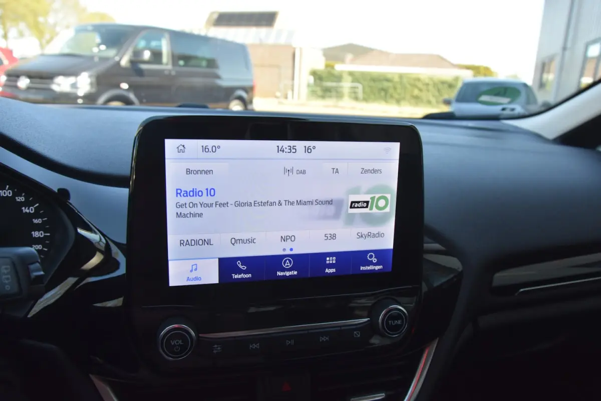 1.0 EcoBoost Titanium. N.A.P, PDC, CLIMA, Navigatie, DAB
