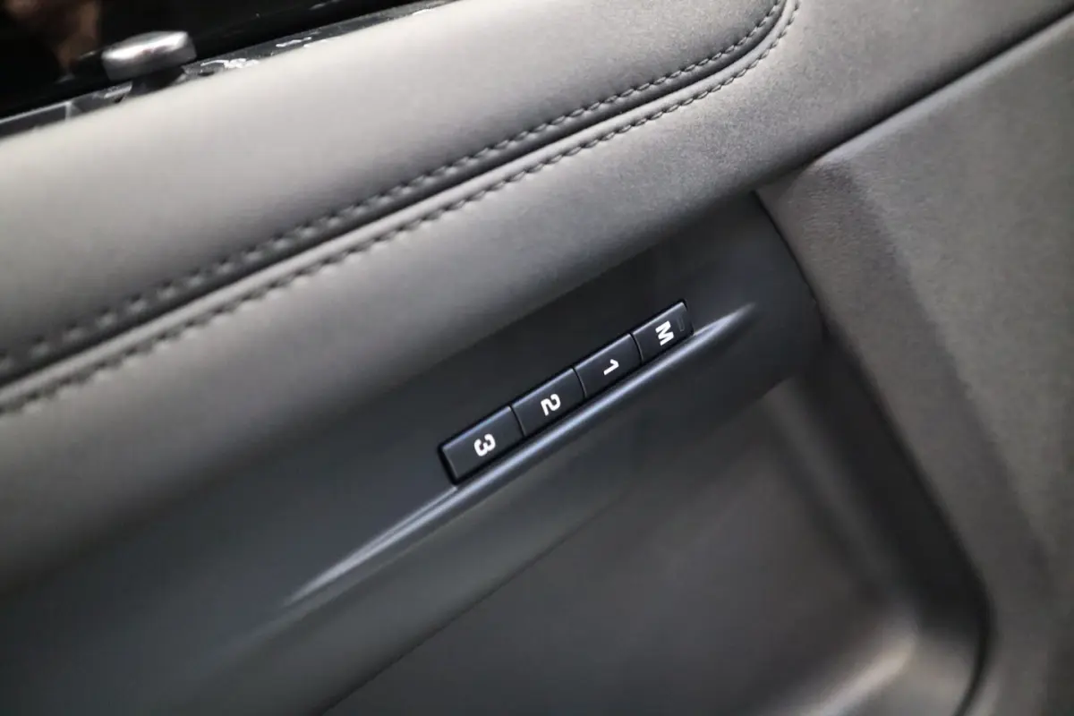1.5 P300e AWD R-Dynamic SE PDC ECC Carplay 360 camera