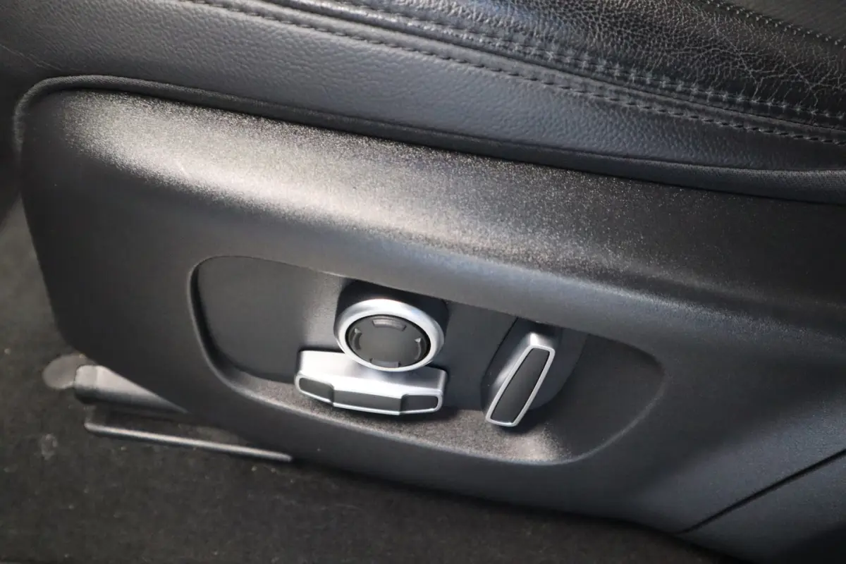 1.5 P300e AWD R-Dynamic SE PDC ECC Carplay 360 camera