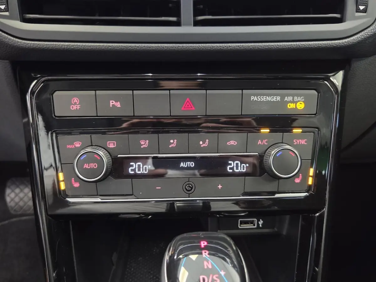 1.0 TSI Style Business R VCP Stoelverwarming Navigatie 24 Maanden garantie* (Vraag naar de