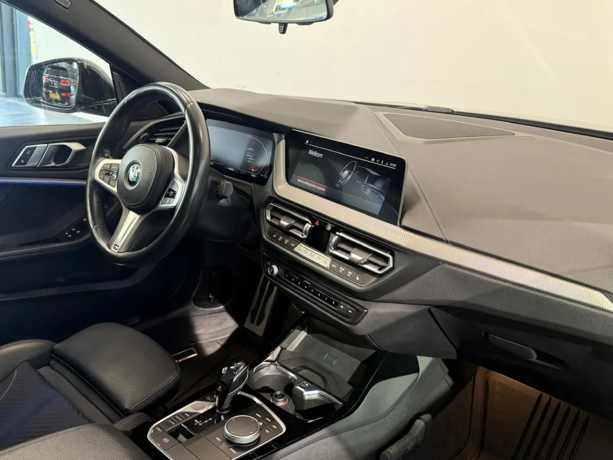 218i Executive Edition M-Sport Shadow Line PDC Panoramadak LED 24 Maanden garantie* (Vraag