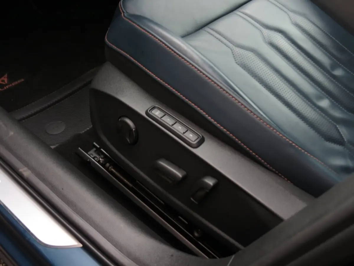 1.4 e-Hybrid VZ Performance Camera|Car-Play|Navi|Winter Pack|Petrol Blau Matt|Electr. Stoe
