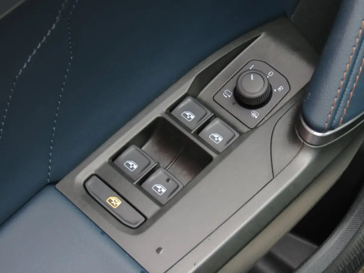 1.4 e-Hybrid VZ Performance Camera|Car-Play|Navi|Winter Pack|Petrol Blau Matt|Electr. Stoe