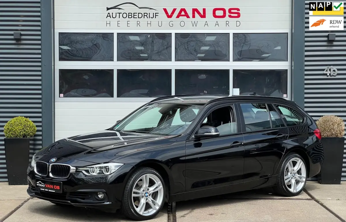 318i High Ex. Automaat / Led / Navi / Dealer onderhouden