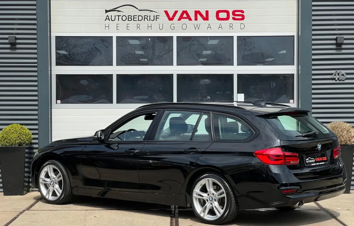 318i High Ex. Automaat / Led / Navi / Dealer onderhouden