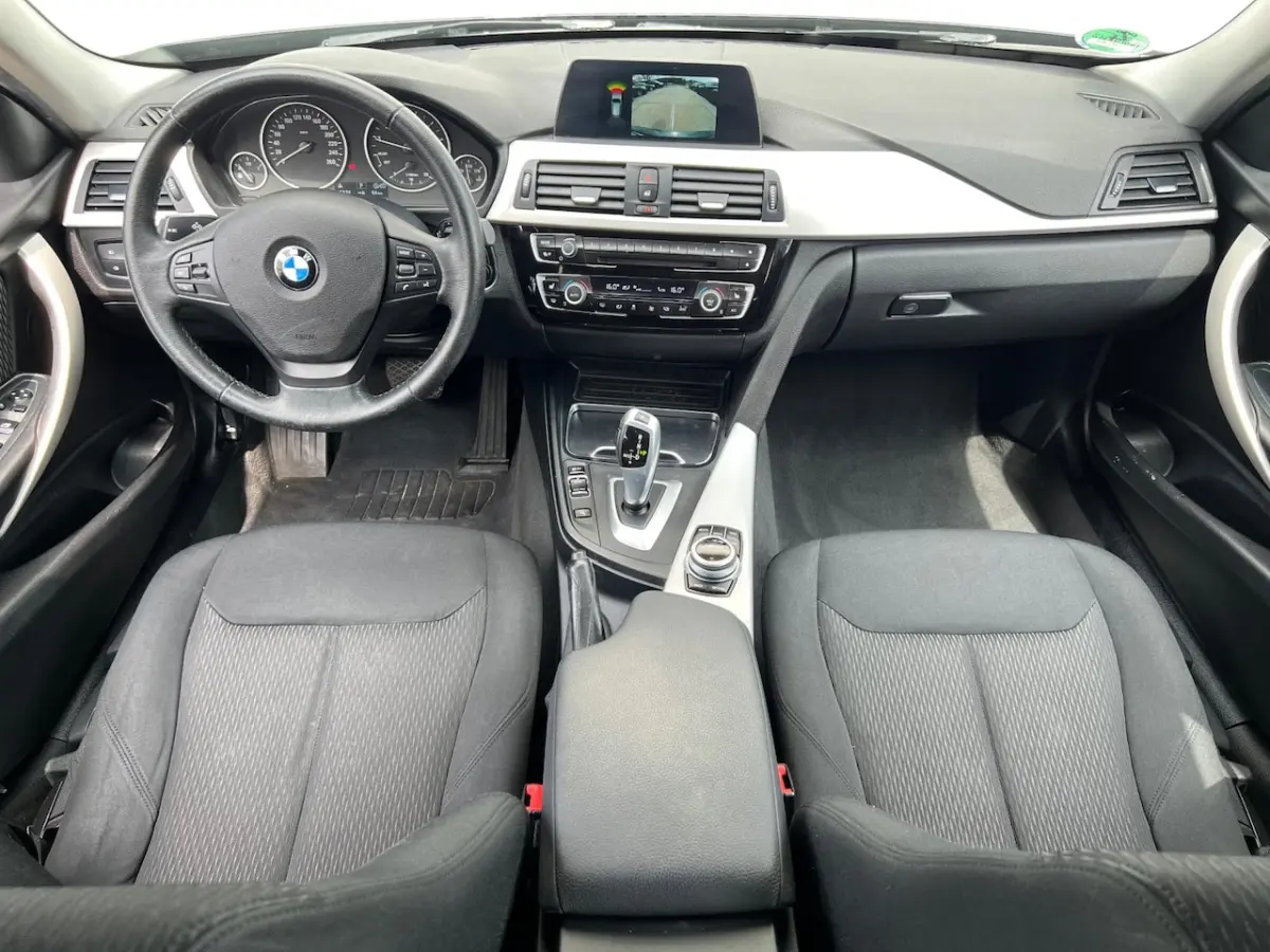 318i High Ex. Automaat / Led / Navi / Dealer onderhouden