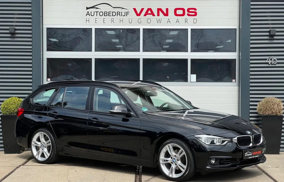 318i High Ex. Automaat / Led / Navi / Dealer onderhouden