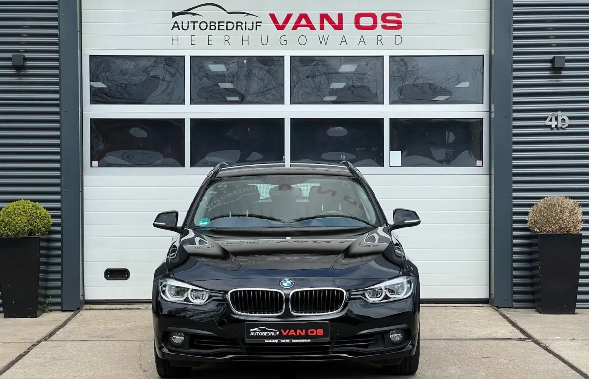 318i High Ex. Automaat / Led / Navi / Dealer onderhouden