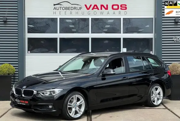 318i High Ex. Automaat / Led / Navi / Dealer onderhouden