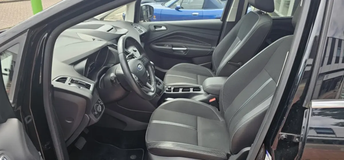 1.5 Titanium AUTOMAAT APPLE CARPLAY CAMERA TREKHAAK