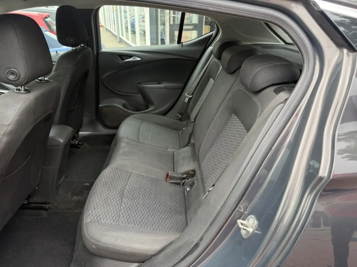 1.0 Business+ navi airco Apple Carplay turbo