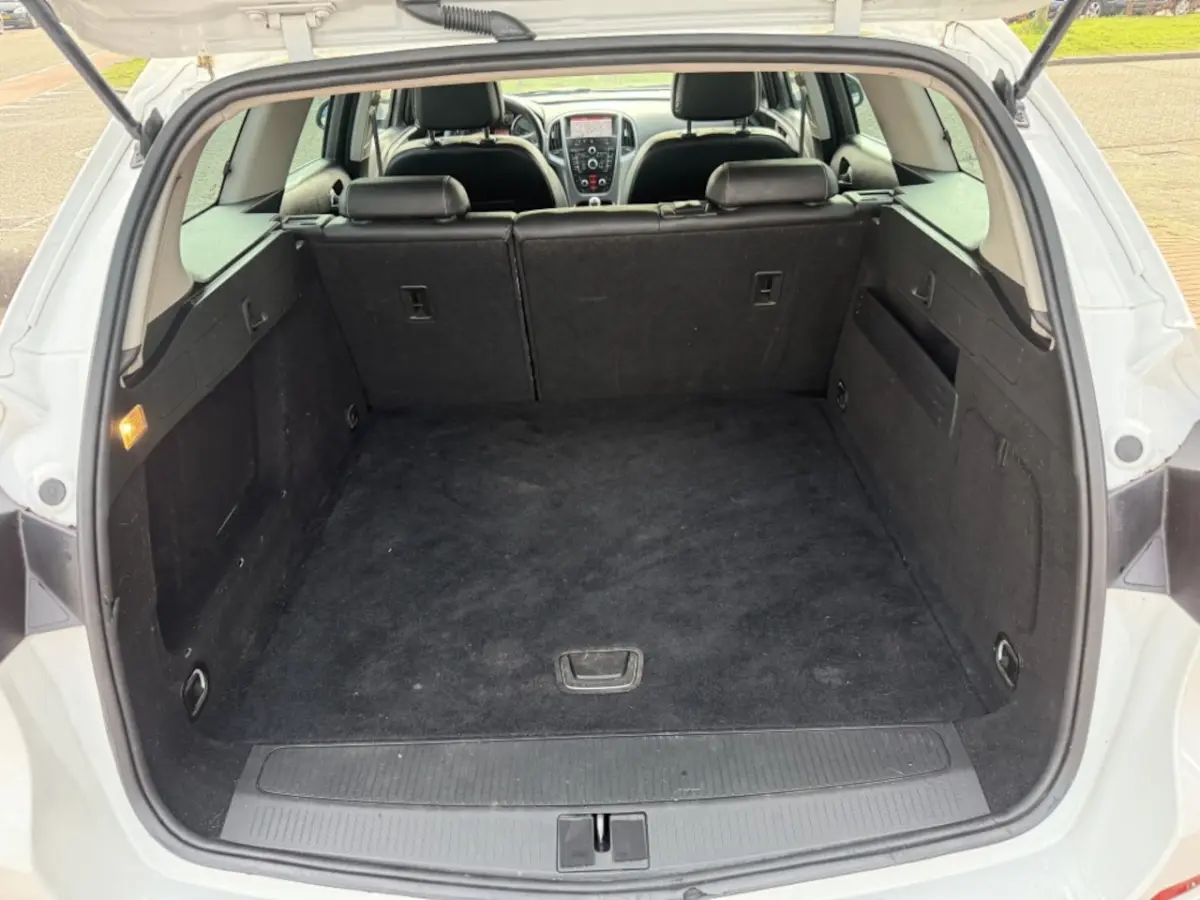 1.6 CDTi Business + | navi | 6 vers | airco |