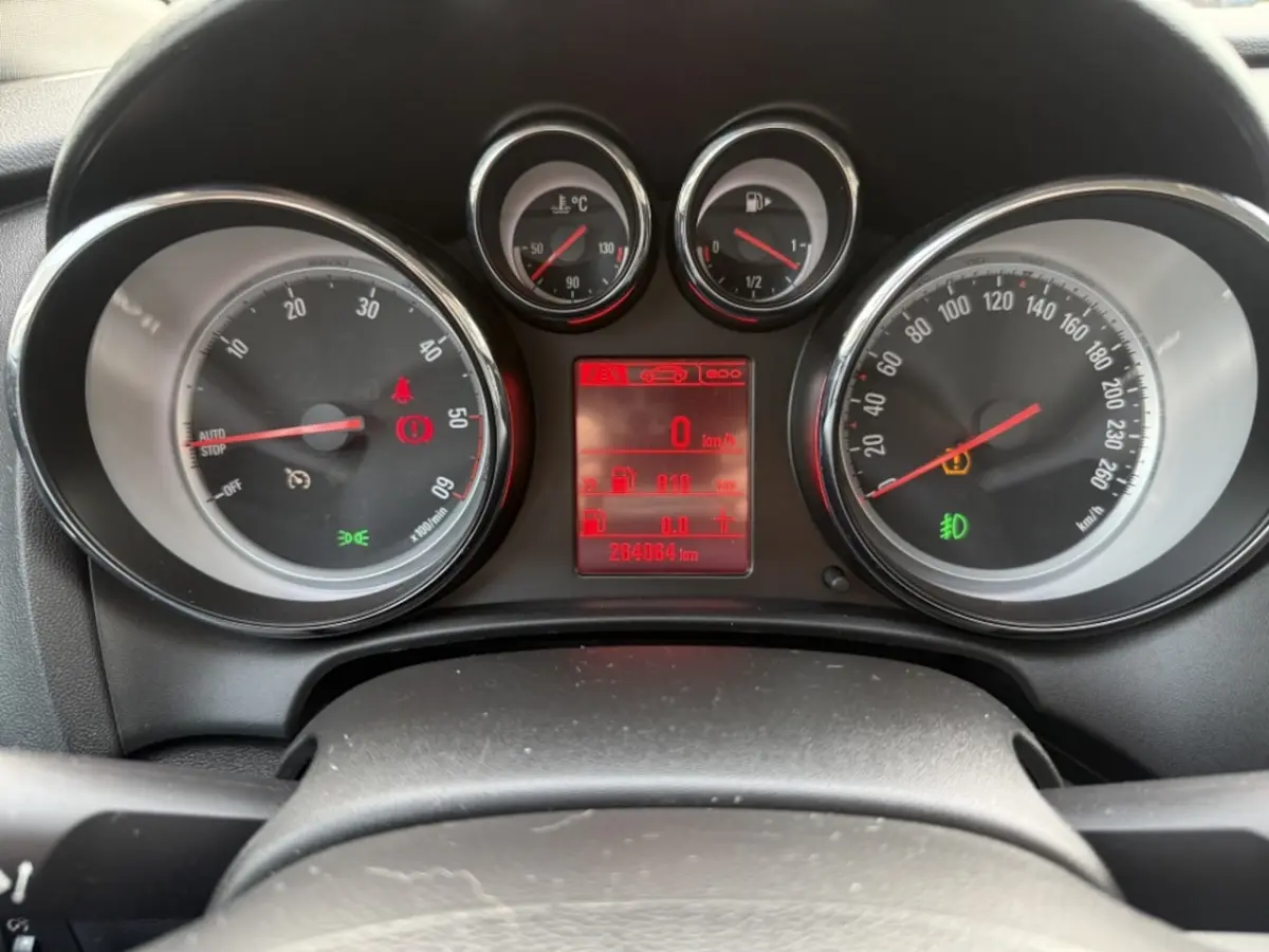 1.6 CDTi Business + | navi | 6 vers | airco |