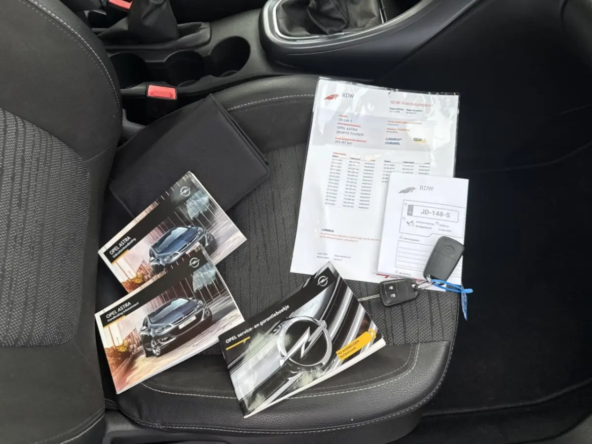1.6 CDTi Business + | navi | 6 vers | airco |