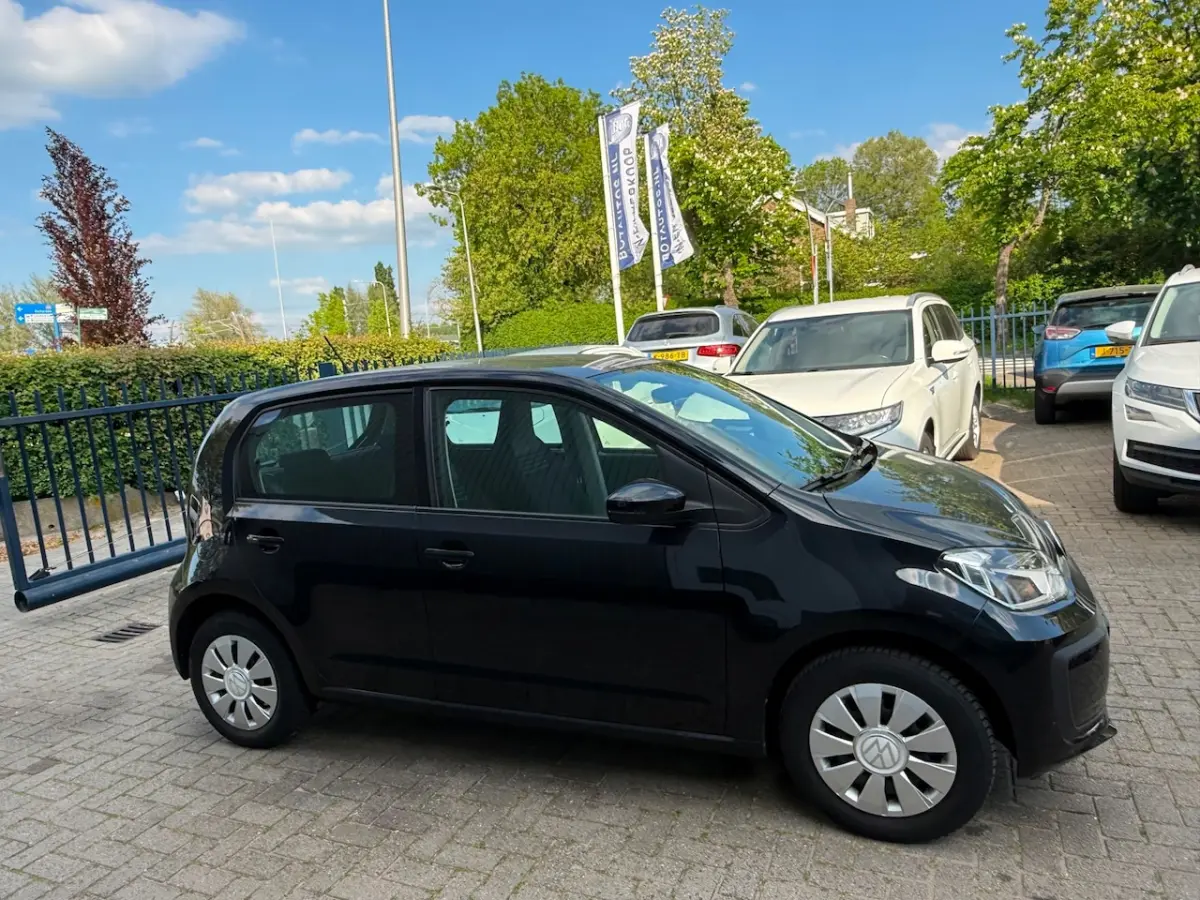 1.0 / ACHTERUITRIJCAMERA / CRUISE CONTROL / AIRCO / PARKEERSENSOREN / CLIMATE CONTROL / NL