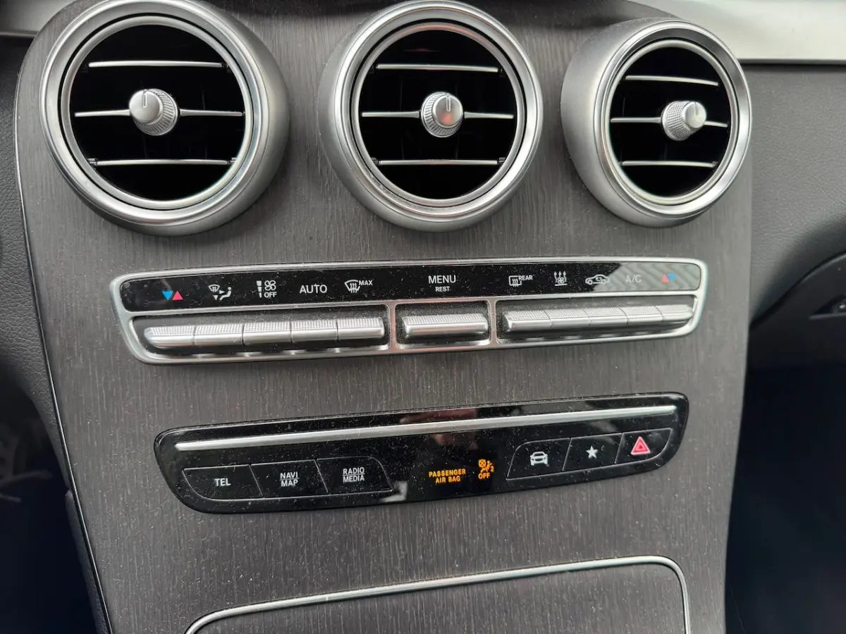 300e 4MATIC Business Solution Luxury ECC / CRUISE / CAMERA / NAVI / LEDER / NAVI / LMV