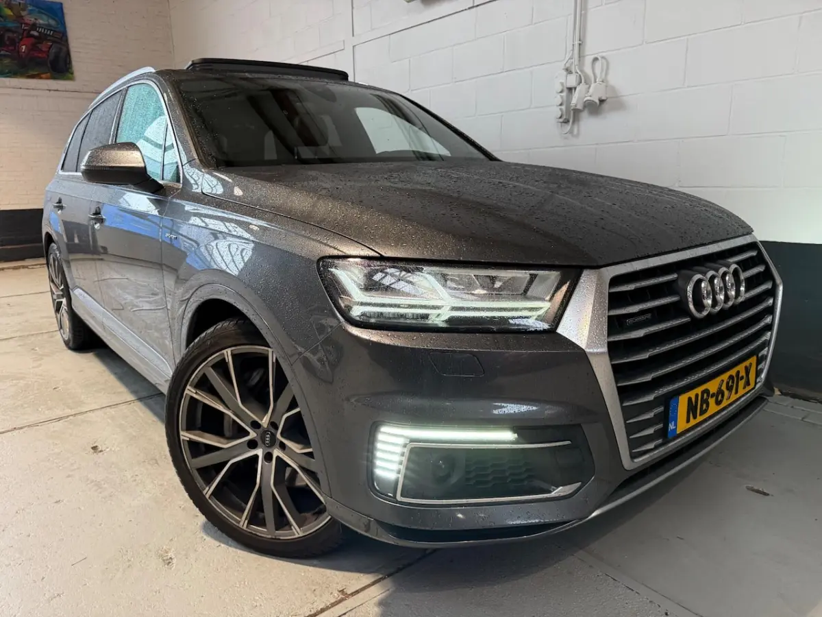 3.0 TDI e-tron quattro Sport / AUTOMAAT / ELEK. SCHUIFDAK / NL-AUTO / NAVIGATIE / S-LINE /