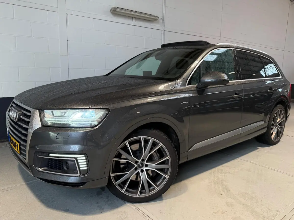 3.0 TDI e-tron quattro Sport / AUTOMAAT / ELEK. SCHUIFDAK / NL-AUTO / NAVIGATIE / S-LINE /