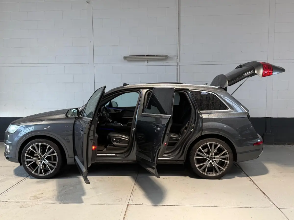3.0 TDI e-tron quattro Sport / AUTOMAAT / ELEK. SCHUIFDAK / NL-AUTO / NAVIGATIE / S-LINE /
