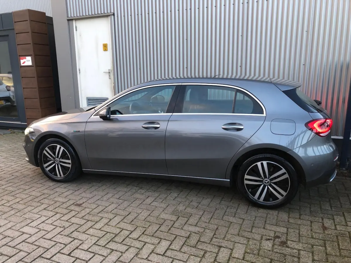 250 e Business /ELEKTR.SCHUIF PANORAMADAK /CAMERA/ LEDER / NAVI