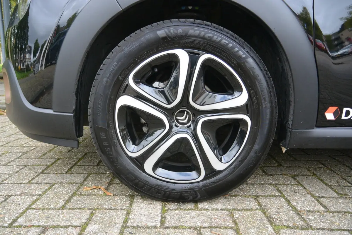 PureTech 83pk C-Series â Connect Nav DAB+ â Parkeersensoren achter â Stoelverwarming