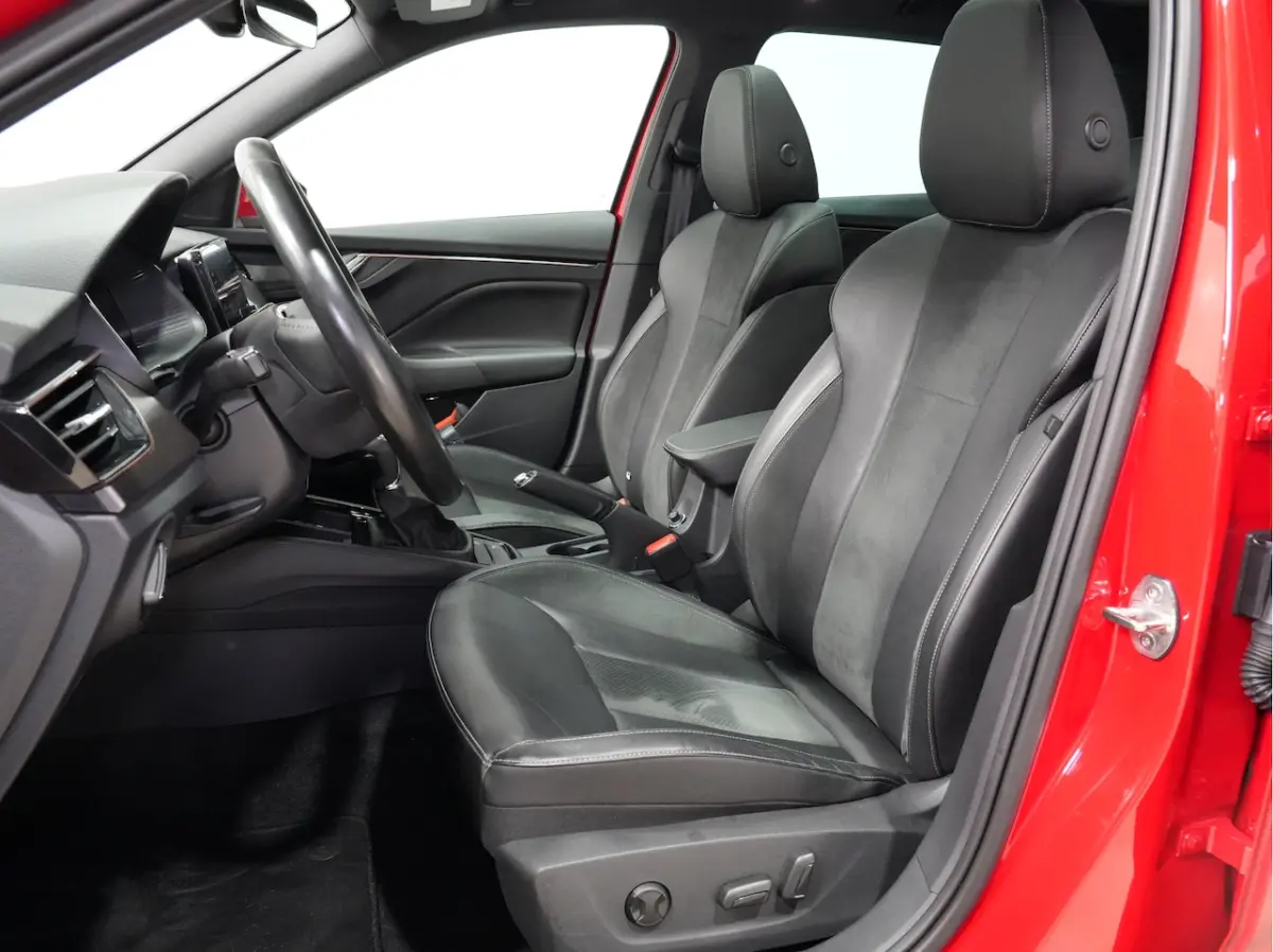 1.0 TSI DSG Business Edition | Panorama | Stoelverw. | Full-LED | Keyless 335
