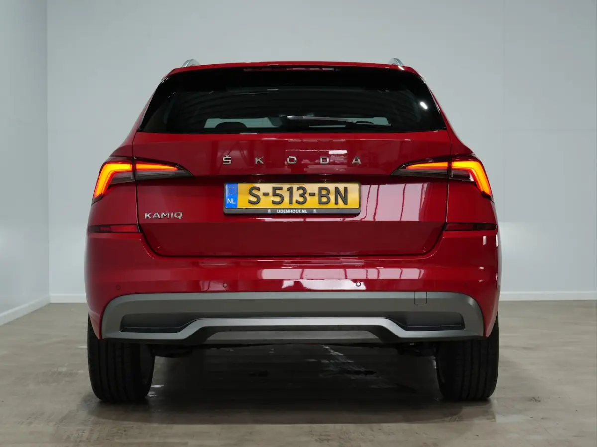 1.0 TSI DSG Business Edition | Panorama | Stoelverw. | Full-LED | Keyless 335