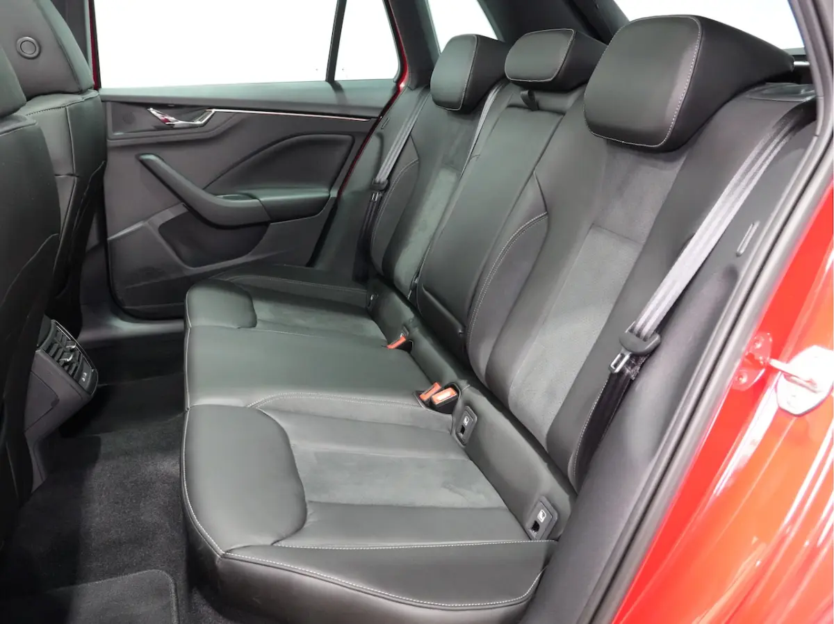 1.0 TSI DSG Business Edition | Panorama | Stoelverw. | Full-LED | Keyless 335
