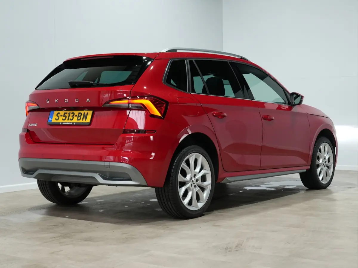1.0 TSI DSG Business Edition | Panorama | Stoelverw. | Full-LED | Keyless 335