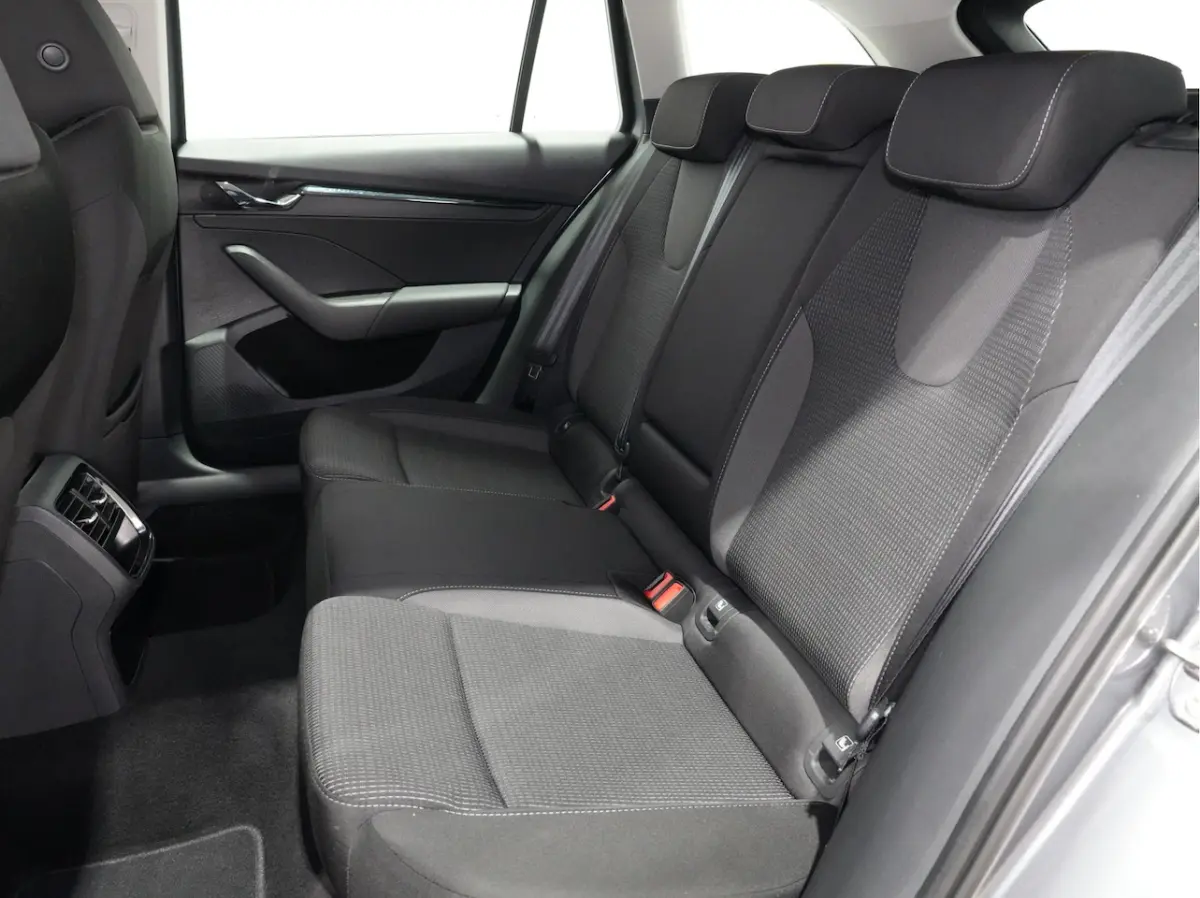 1.0 e-TSI 110pk DSG Business Edition Trekhaak Navigatie Keyless Lm Velgen 248