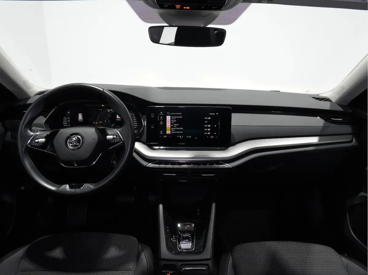 1.0 e-TSI 110pk DSG Business Edition Trekhaak Navigatie Keyless Lm Velgen 248