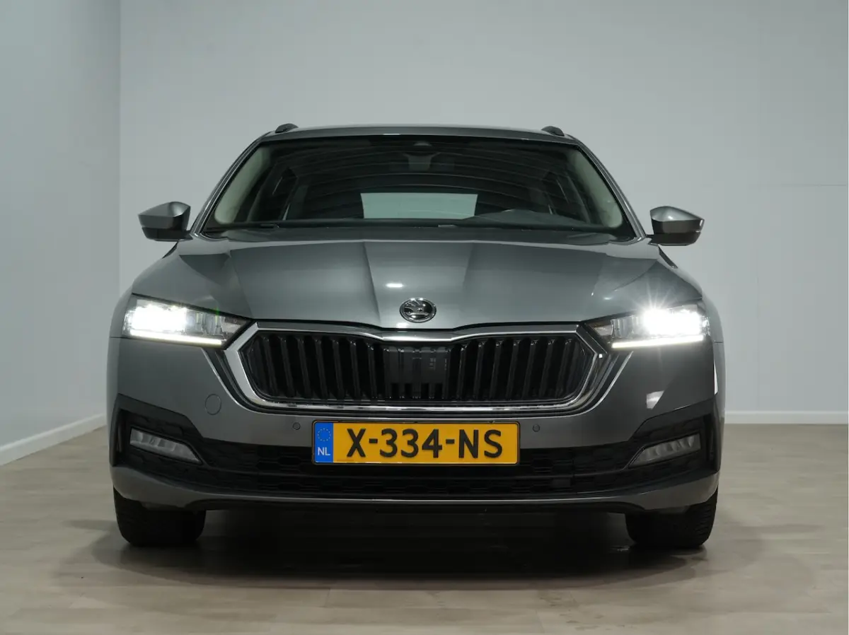 1.0 e-TSI 110pk DSG Business Edition Trekhaak Navigatie Keyless Lm Velgen 248