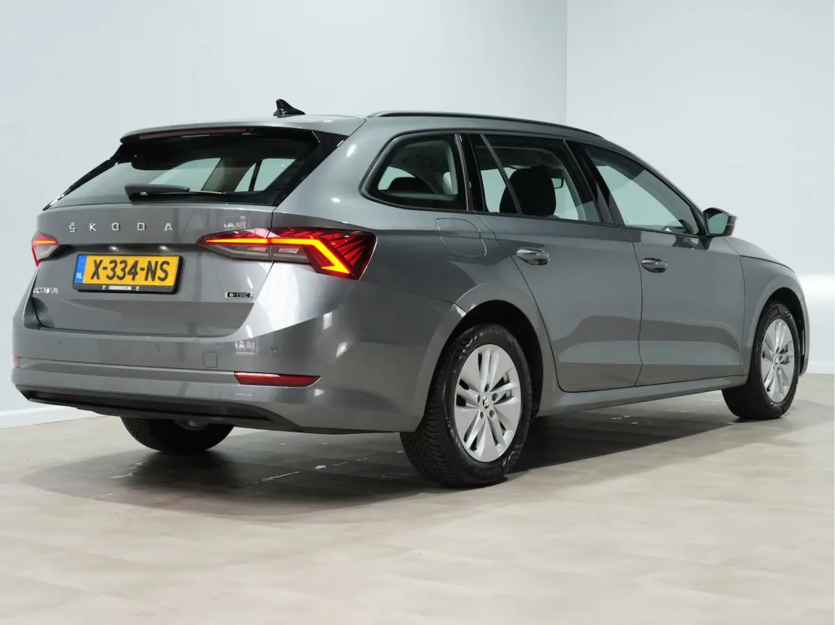 1.0 e-TSI 110pk DSG Business Edition Trekhaak Navigatie Keyless Lm Velgen 248