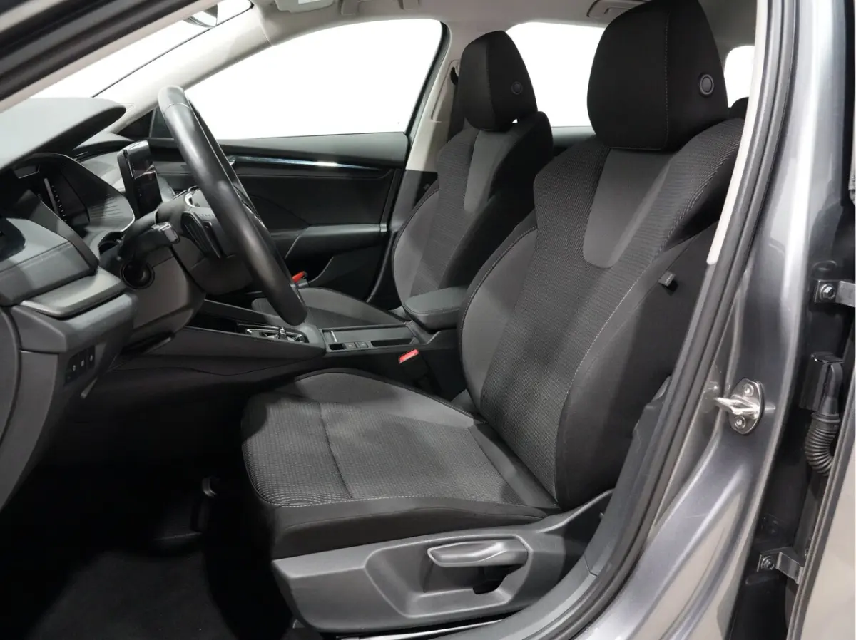 1.0 e-TSI 110pk DSG Business Edition Trekhaak Navigatie Keyless Lm Velgen 248