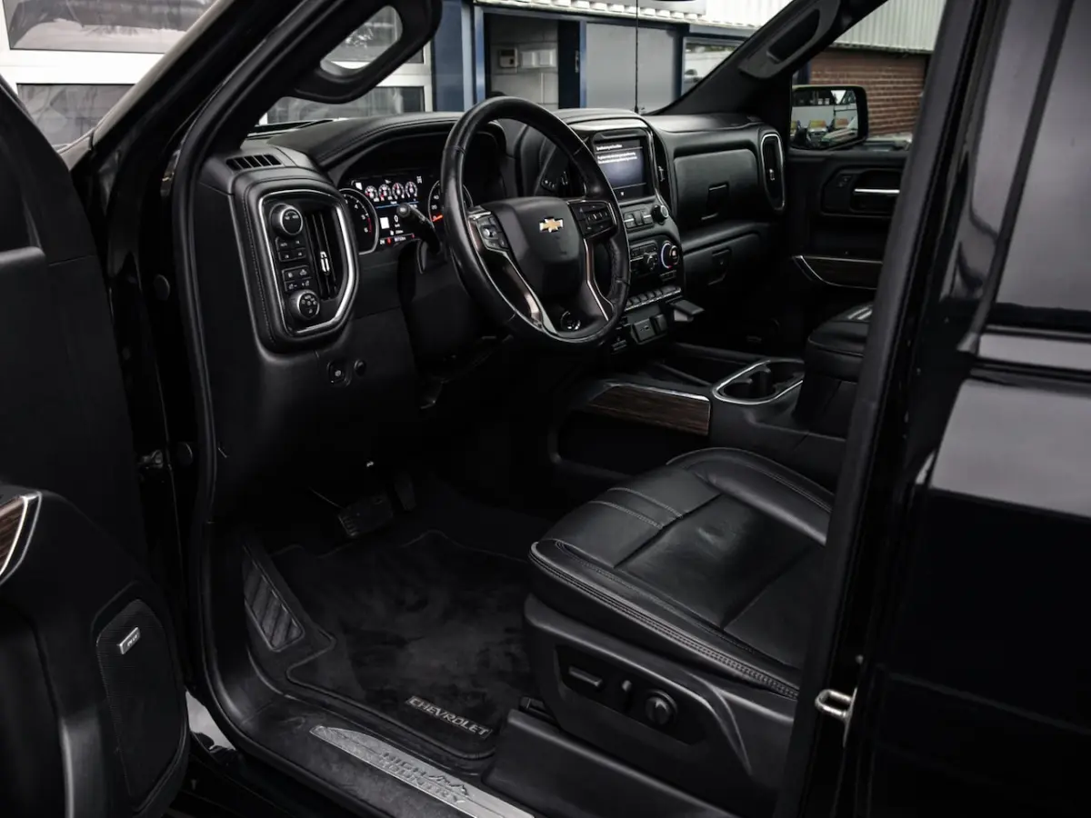High Country 3.0L Duramax | 6" Liftkit | Widebody