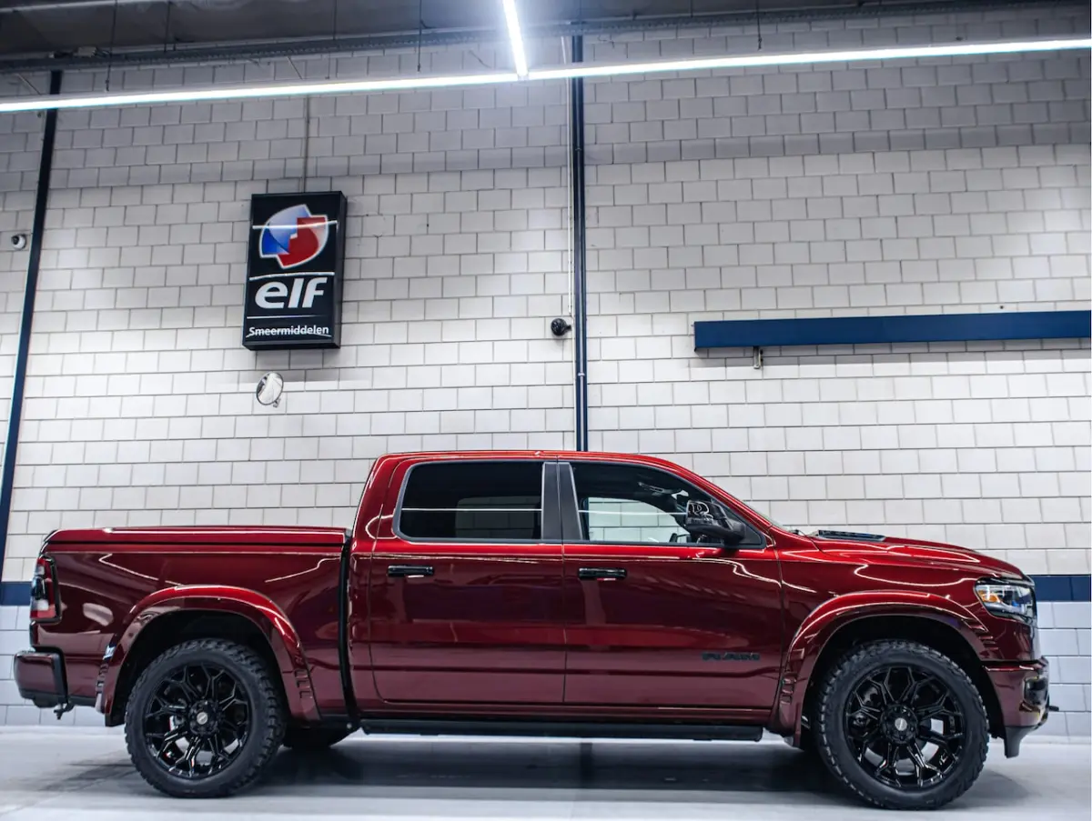 Crew Cab Limited Night Edition 12" | Luchtvering | Head-up