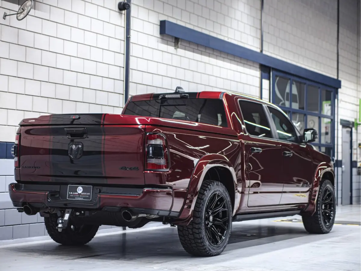 Crew Cab Limited Night Edition 12" | Luchtvering | Head-up
