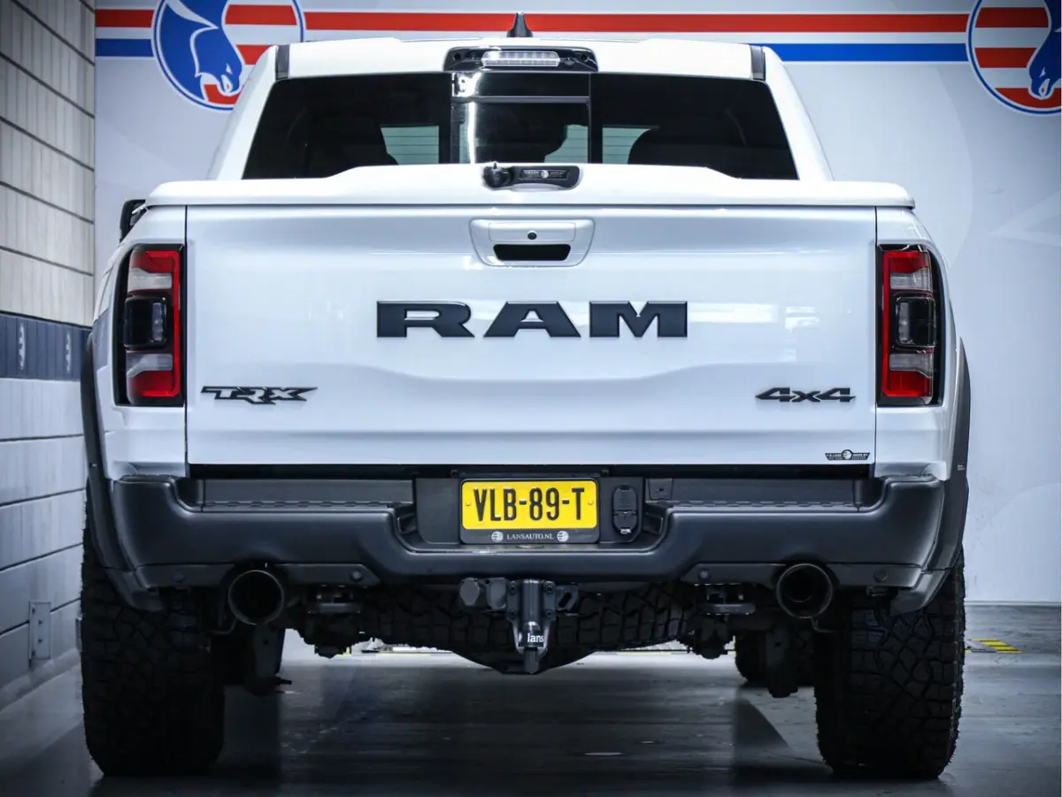 TRX | 6.2L V8 Supercharged | 4x4 Crew Cab | Carbon | Panorama