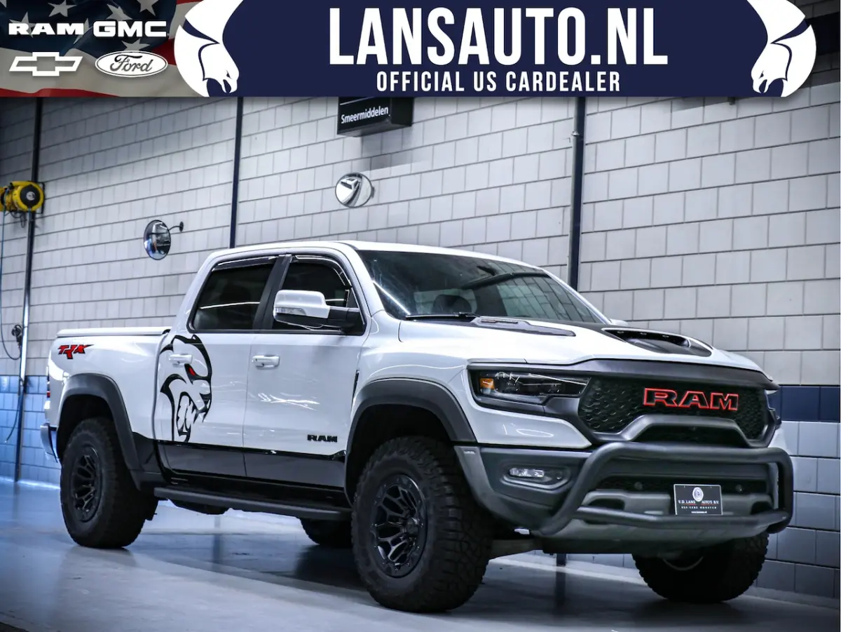 TRX | 6.2L V8 Supercharged | 4x4 Crew Cab | Carbon | Panorama