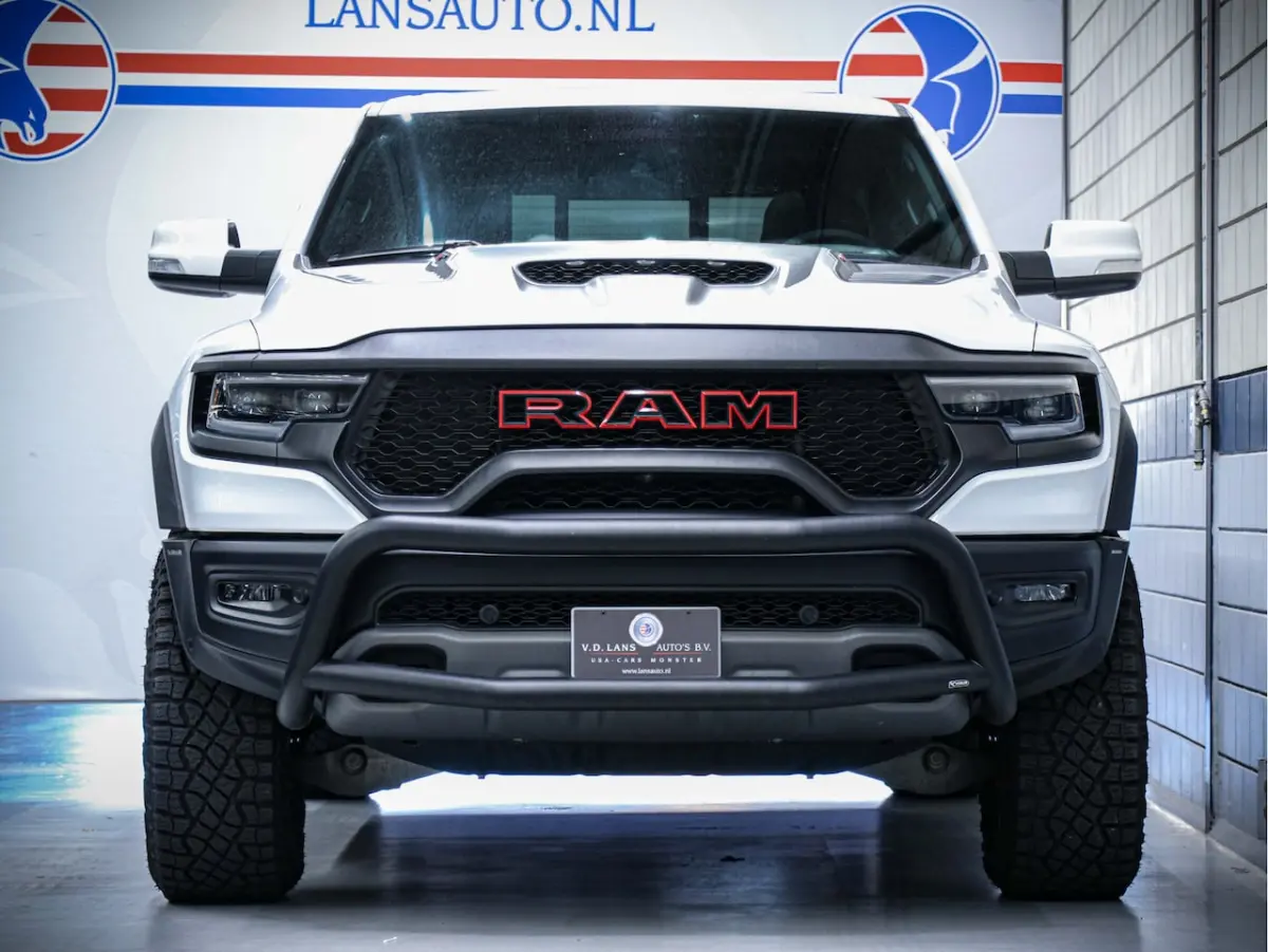 TRX | 6.2L V8 Supercharged | 4x4 Crew Cab | Carbon | Panorama