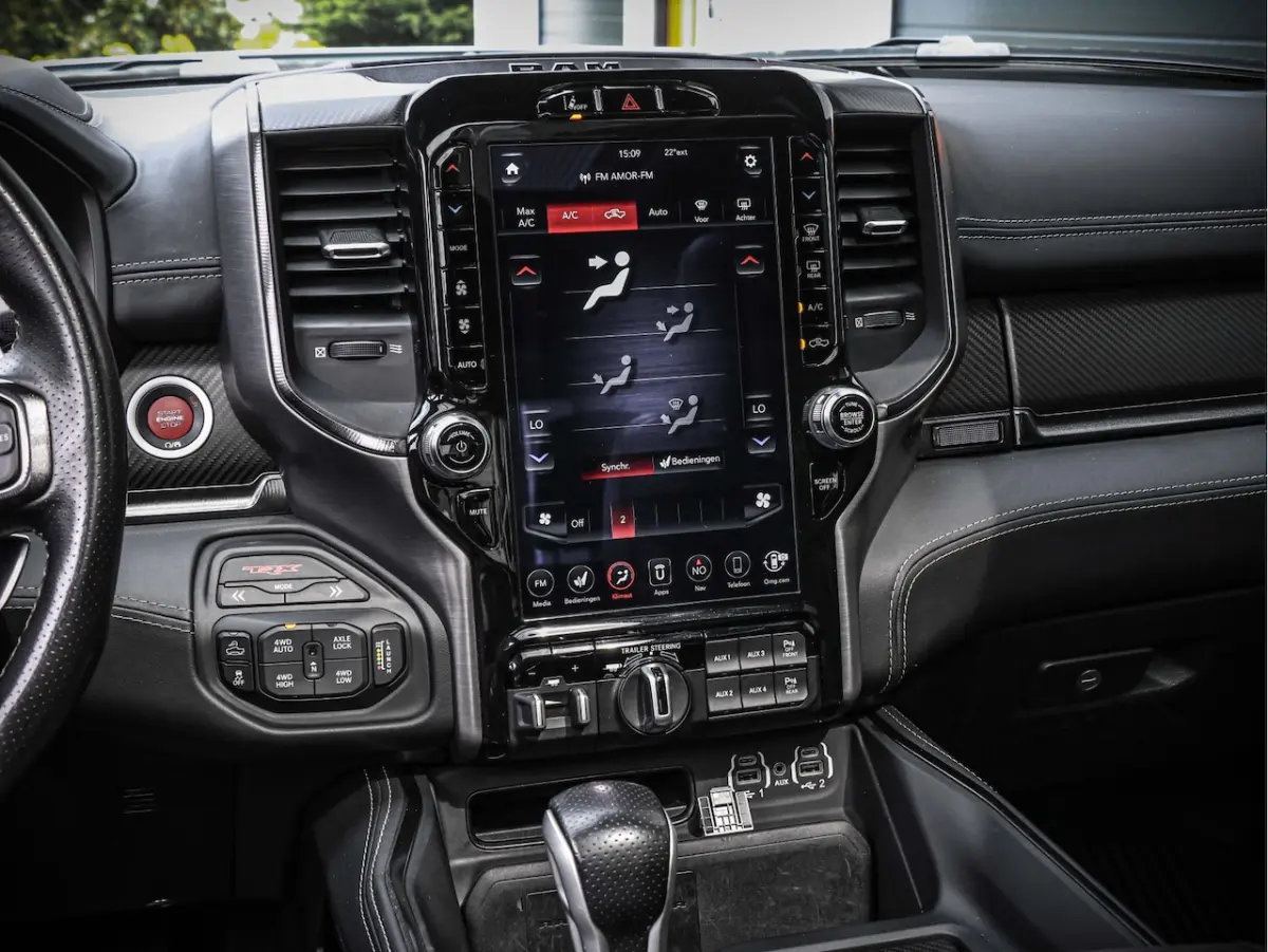 TRX | 6.2L V8 Supercharged | 4x4 Crew Cab | Carbon | Panorama