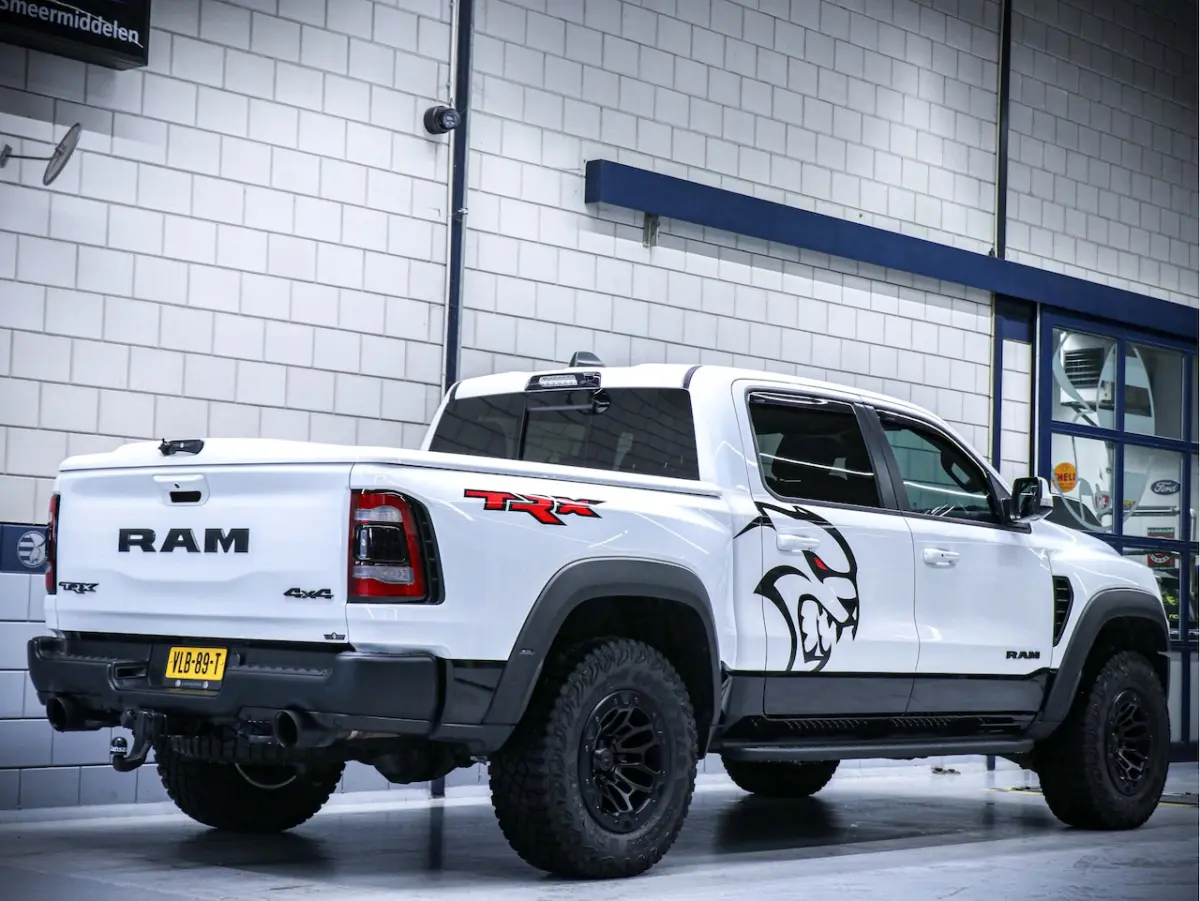 TRX | 6.2L V8 Supercharged | 4x4 Crew Cab | Carbon | Panorama