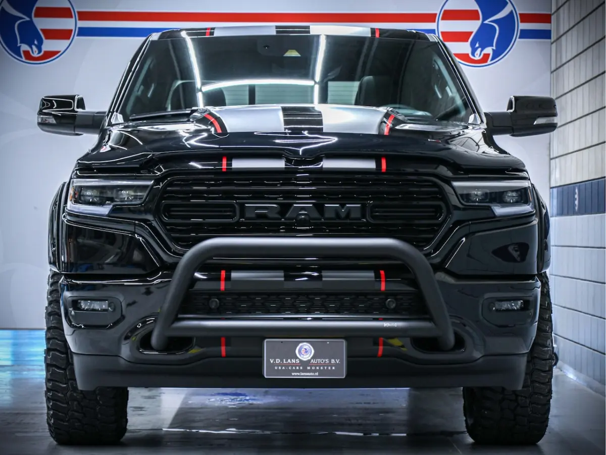 Limited Night Edition | Digitale cluster | 5.7L HEMI V8