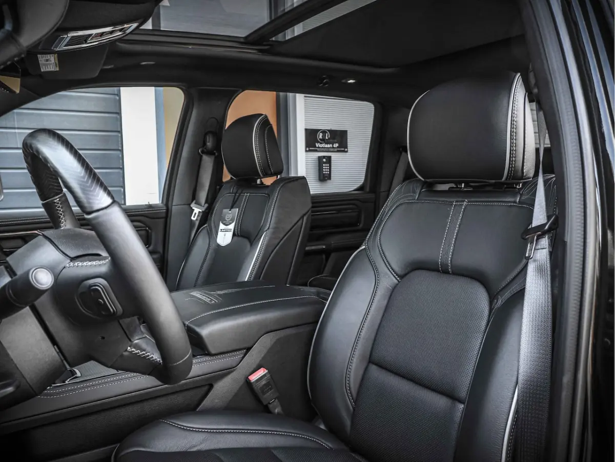 Limited Night Edition | Digitale cluster | 5.7L HEMI V8