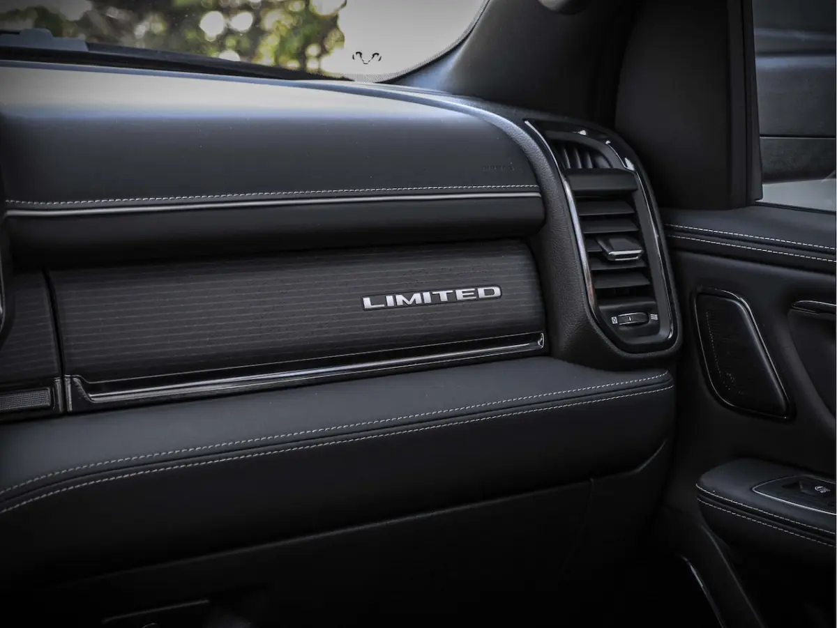 Crew Cab Limited Night Edition | Luchtvering | Head-up display Fully loaded