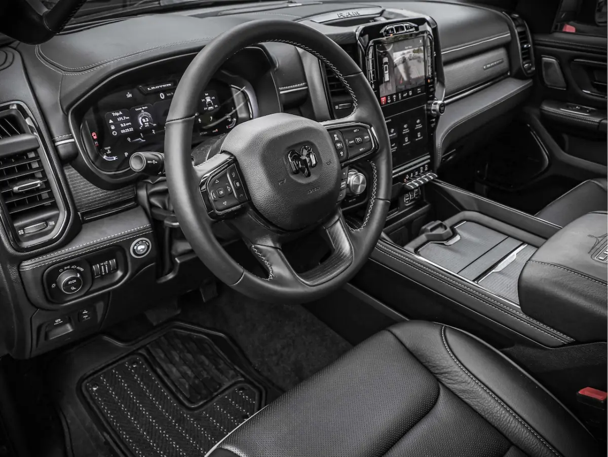 Crew Cab Limited Night Edition | Luchtvering | Head-up display Fully loaded