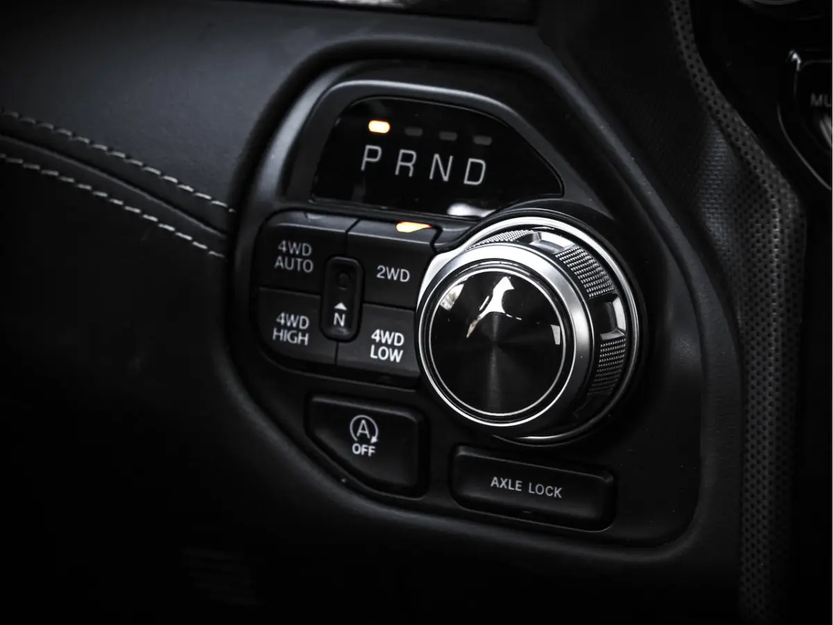 Limited Night Edition | Digitale cluster | 5.7L HEMI V8
